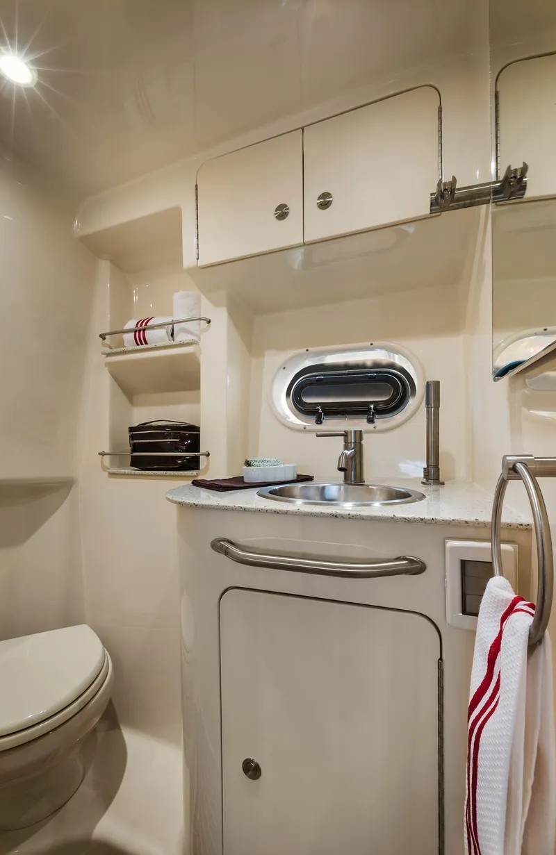 Slide: The Image of Sea Ray 330 Sundancer 2016 - 17