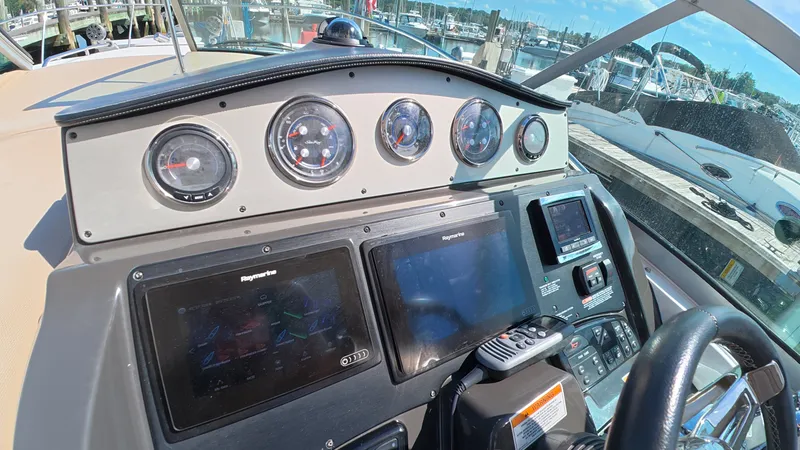 Slide: The Image of Sea Ray 330 Sundancer 2016 - 20
