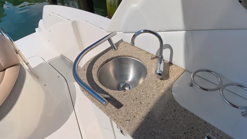 Slide: The Image of Sea Ray 330 Sundancer 2016 - 15