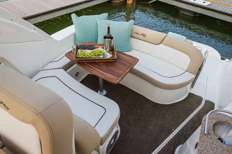 Slide: The Image of Sea Ray 330 Sundancer 2016 - 21