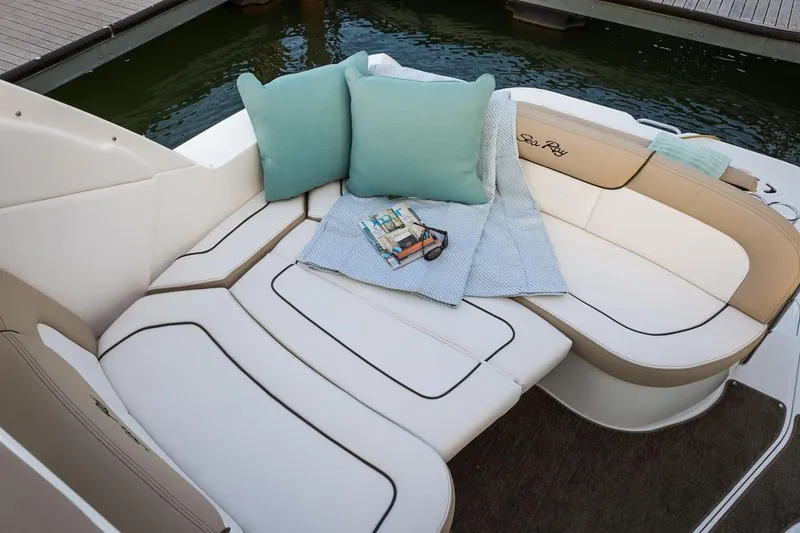 Slide: The Image of Sea Ray 330 Sundancer 2016 - 22