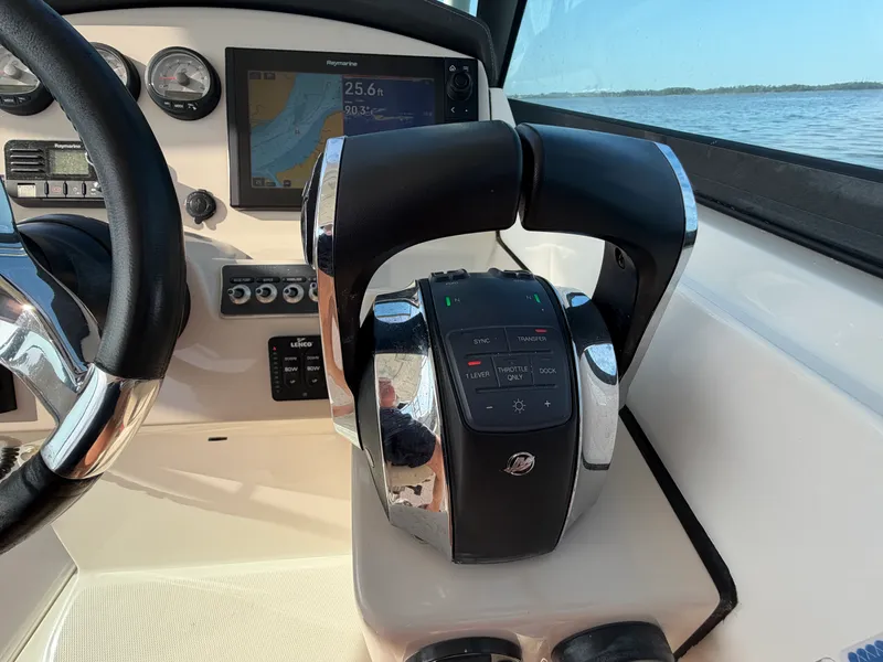 Slide: The Image of Boston Whaler 270 VANTAGE 2018 - 23