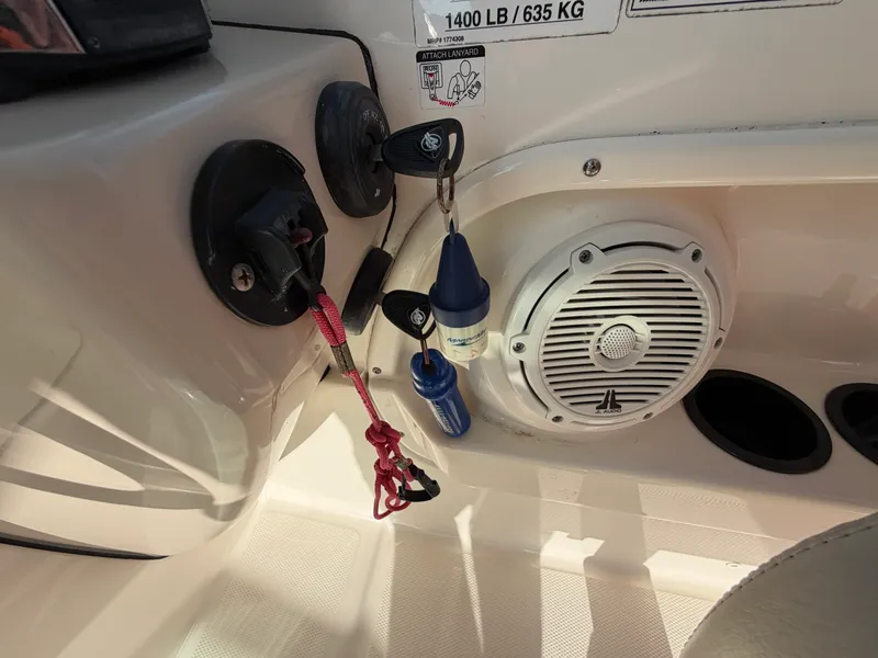 Slide: The Image of Boston Whaler 270 VANTAGE 2018 - 24
