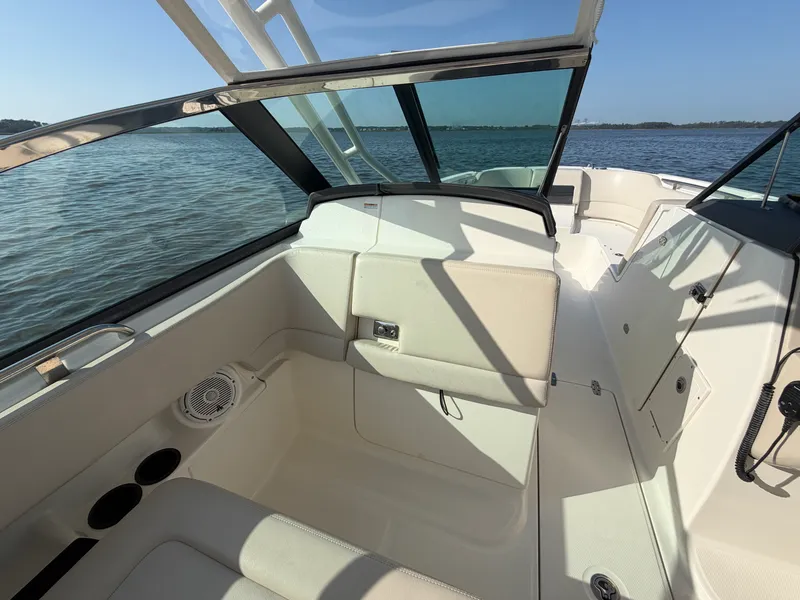 Slide: The Image of Boston Whaler 270 VANTAGE 2018 - 10