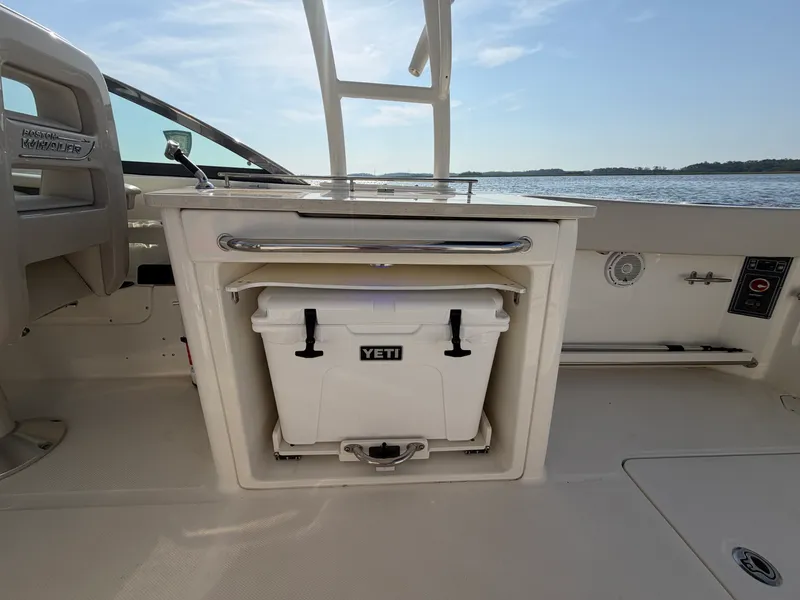 Slide: The Image of Boston Whaler 270 VANTAGE 2018 - 27