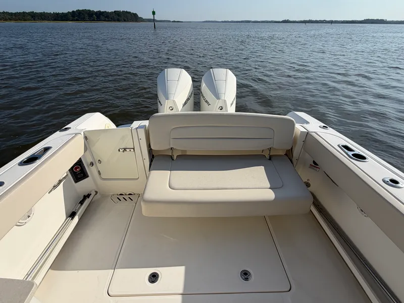 Slide: The Image of Boston Whaler 270 VANTAGE 2018 - 2