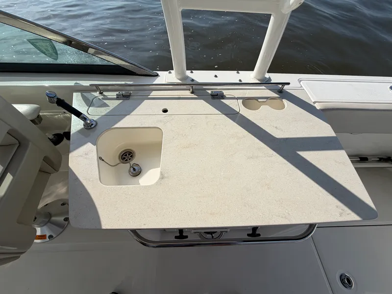 Slide: The Image of Boston Whaler 270 VANTAGE 2018 - 29