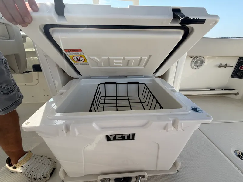 Slide: The Image of Boston Whaler 270 VANTAGE 2018 - 28