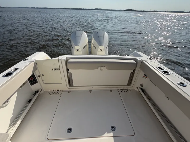 Slide: The Image of Boston Whaler 270 VANTAGE 2018 - 1