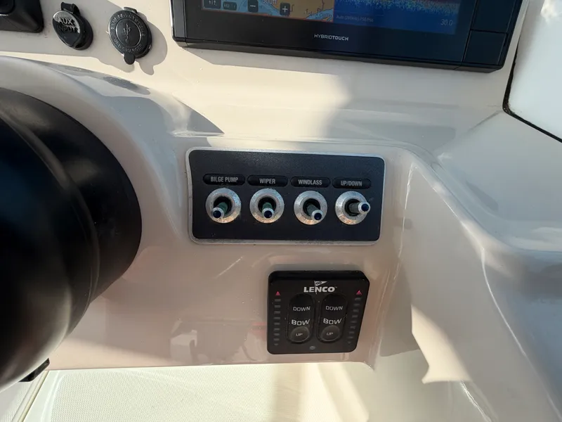 Slide: The Image of Boston Whaler 270 VANTAGE 2018 - 22