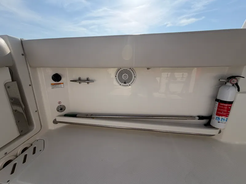 Slide: The Image of Boston Whaler 270 VANTAGE 2018 - 6