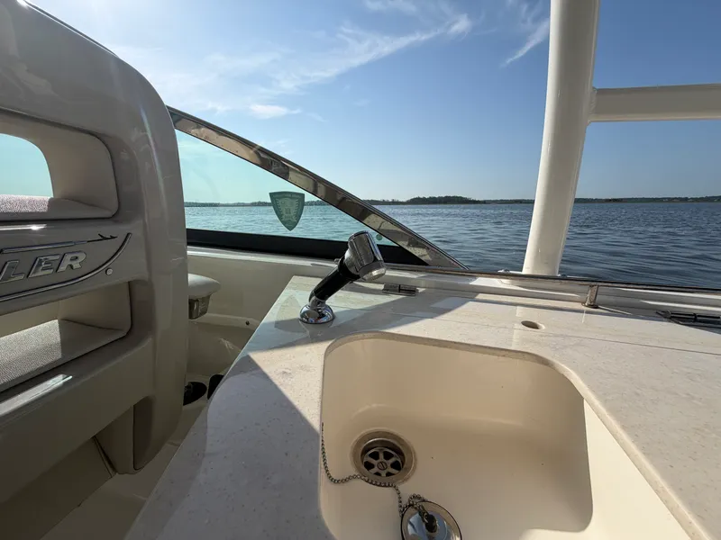 Slide: The Image of Boston Whaler 270 VANTAGE 2018 - 30
