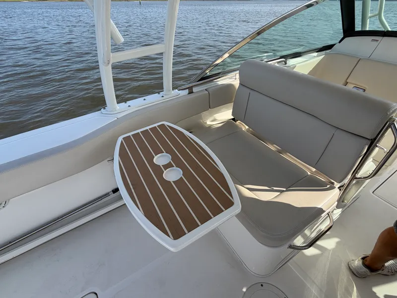 Slide: The Image of Boston Whaler 270 VANTAGE 2018 - 31