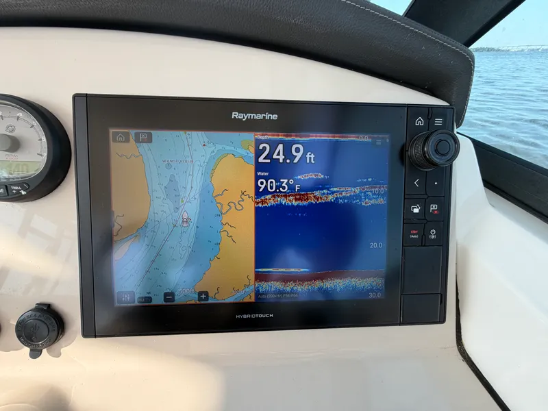 Slide: The Image of Boston Whaler 270 VANTAGE 2018 - 18