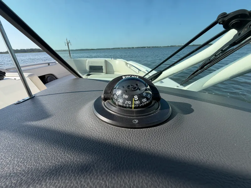 Slide: The Image of Boston Whaler 270 VANTAGE 2018 - 25