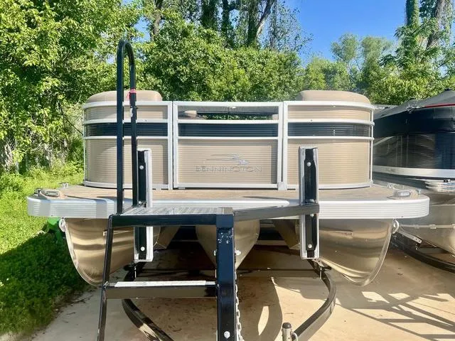 Slide: The Image of Bennington 22 SL 2023 - 11