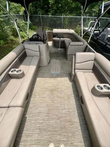 Slide: The Image of Bennington 22 SL 2023 - 9