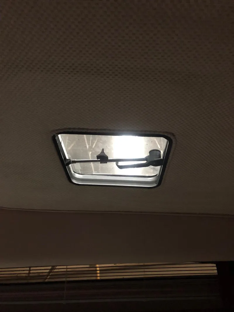 Slide: The Image of 1989 Sea Ray 280 Sundancer cabin ceiling hatch with handle. - 22