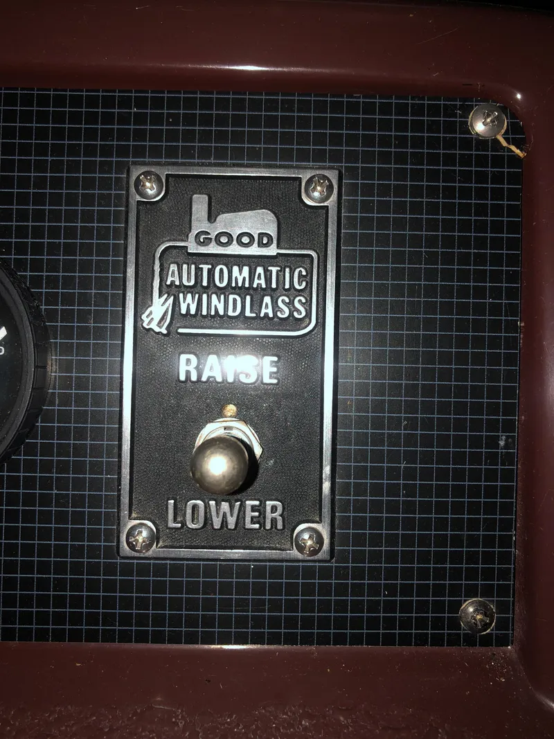 Slide: The Image of Automatic windlass control panel on 1989 Sea Ray 280 Sundancer boat. - 31