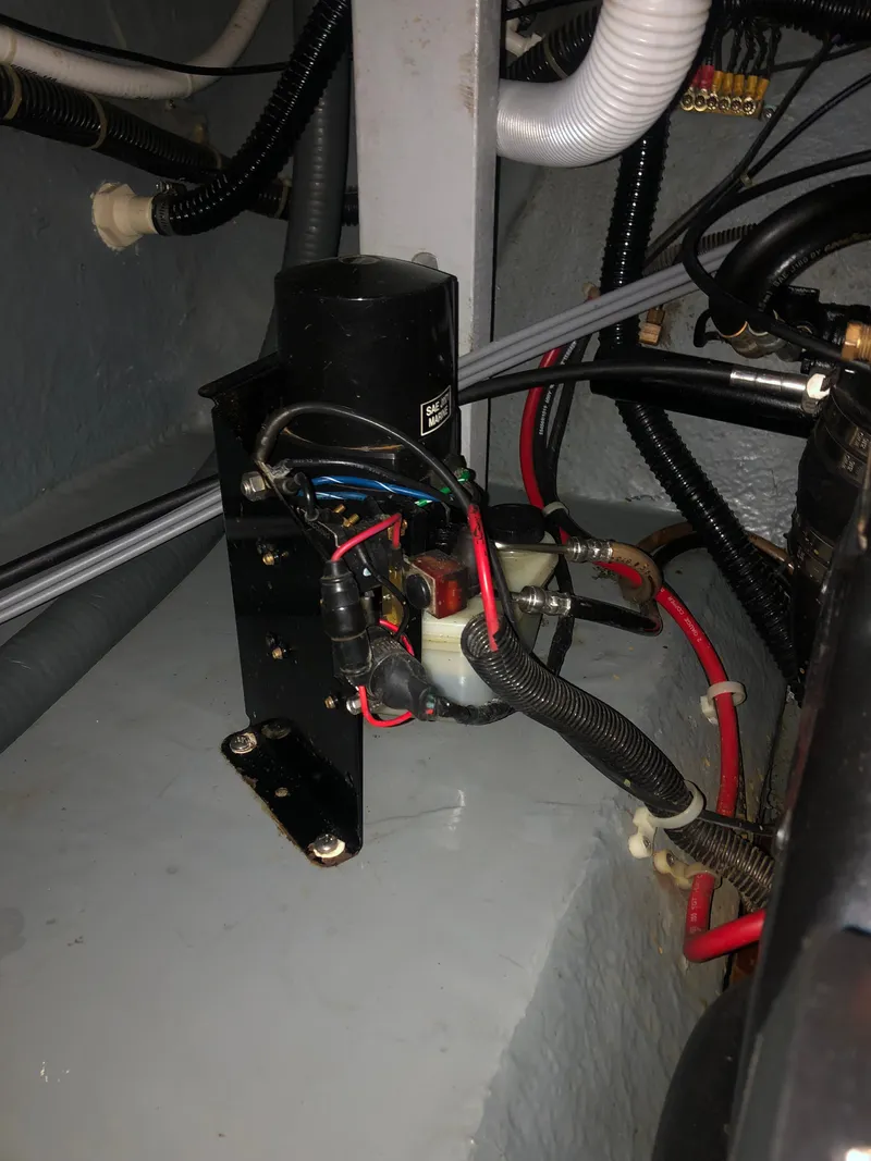 Slide: The Image of Electrical components inside a 1989 Sea Ray 280 Sundancer boat. - 47