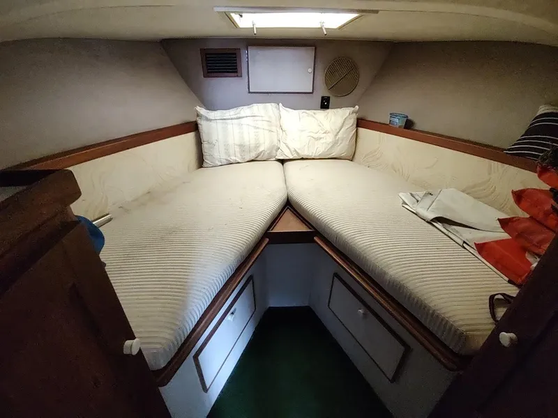 Slide: The Image of Trojan F32 Sedan 1988 - 62