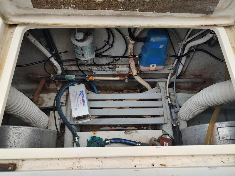 Slide: The Image of Trojan F32 Sedan 1988 - 80