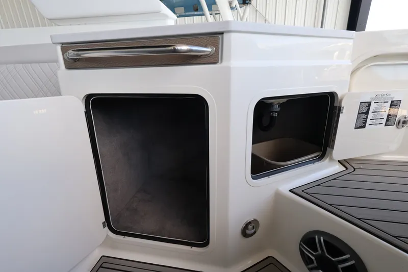 Slide: The Image of Sea Ray SDX 290 Outboard 2027 - 13