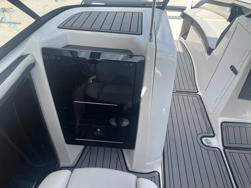 Slide: The Image of Yamaha 242 Limited S E-Series 2018 - 13