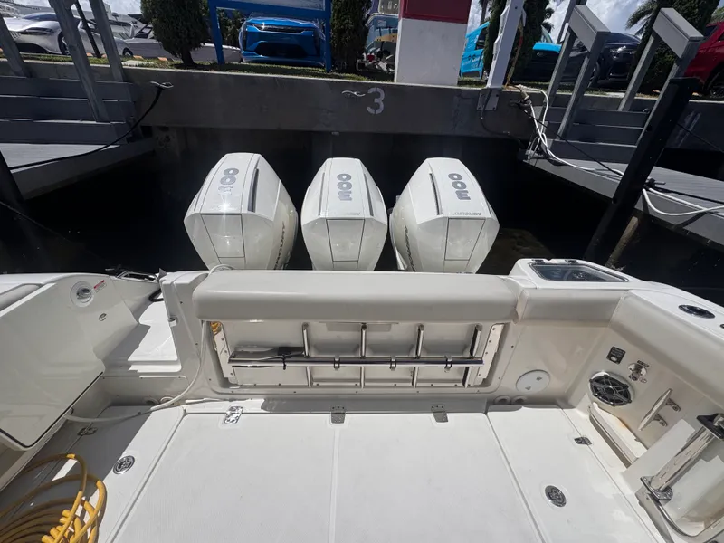 Slide: The Image of Boston Whaler 350 Realm 2023 - 4