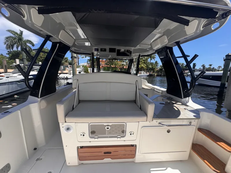 Slide: The Image of Boston Whaler 350 Realm 2023 - 5