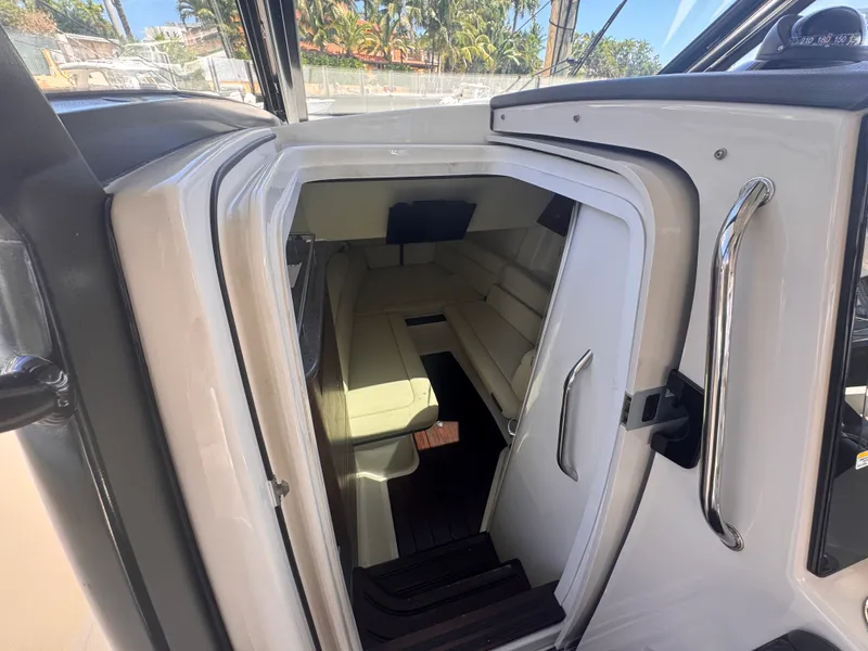 Slide: The Image of Boston Whaler 350 Realm 2023 - 9