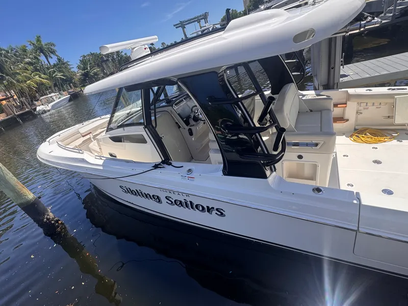 The Image of Boston Whaler 350 Realm 2023 - 0