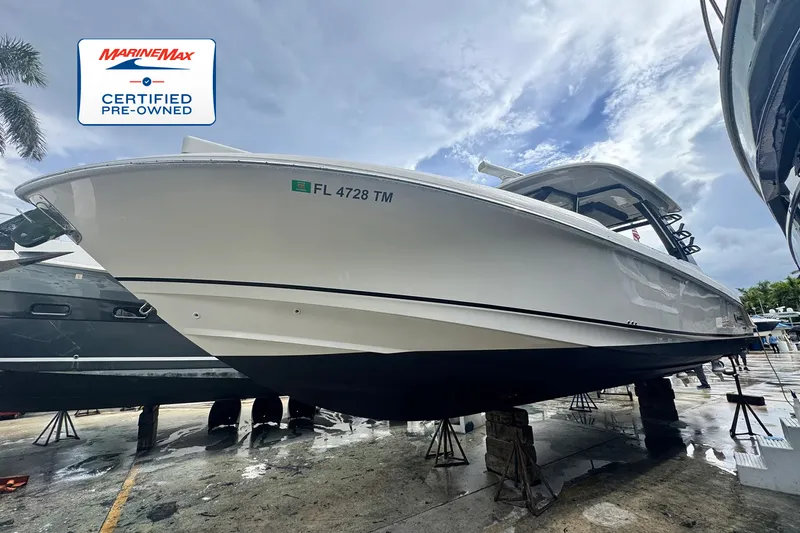 The Image of Boston Whaler 350 Realm 2023 - 0