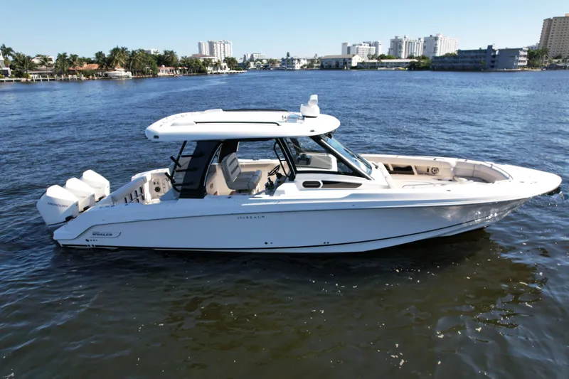 The Image of Boston Whaler 350 Realm 2023 - 0