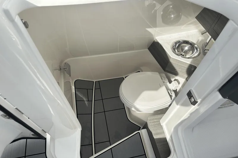 Slide: The Image of Aviara AV28 Outboard 2025 - 15