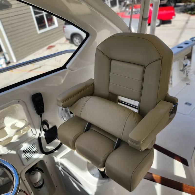Slide: The Image of Captain's chair on a 2020 Pursuit OS 325 Offshore boat. - 24
