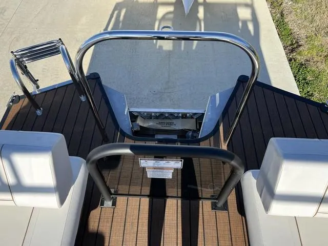 Slide: The Image of 2024 Manitou Explore 26 Switchback Single Engine V-Toon boat deck with seating and railing. - 12