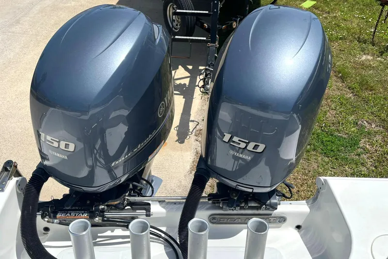 Slide: The Image of Twin Yamaha 150 engines on a 2012 Sea Hunt Gamefish 25 boat. - 6