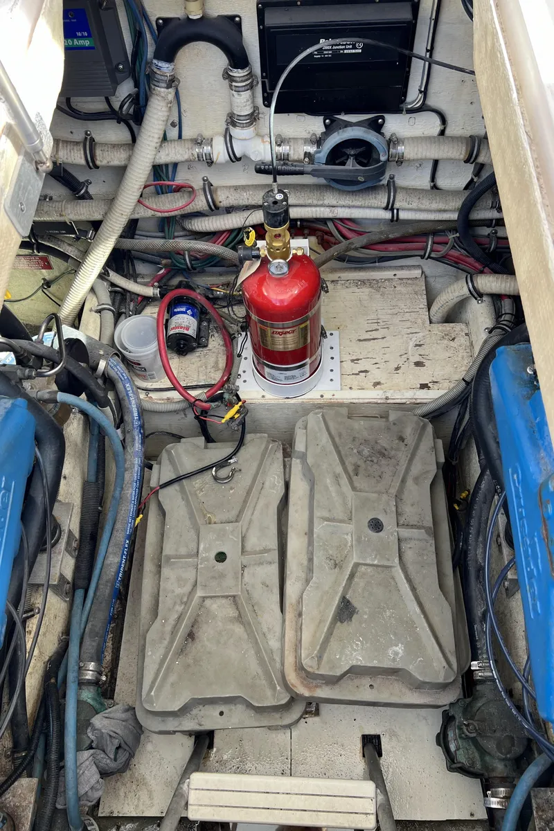 Slide: The Image of Bertram 30 Engine room - 16