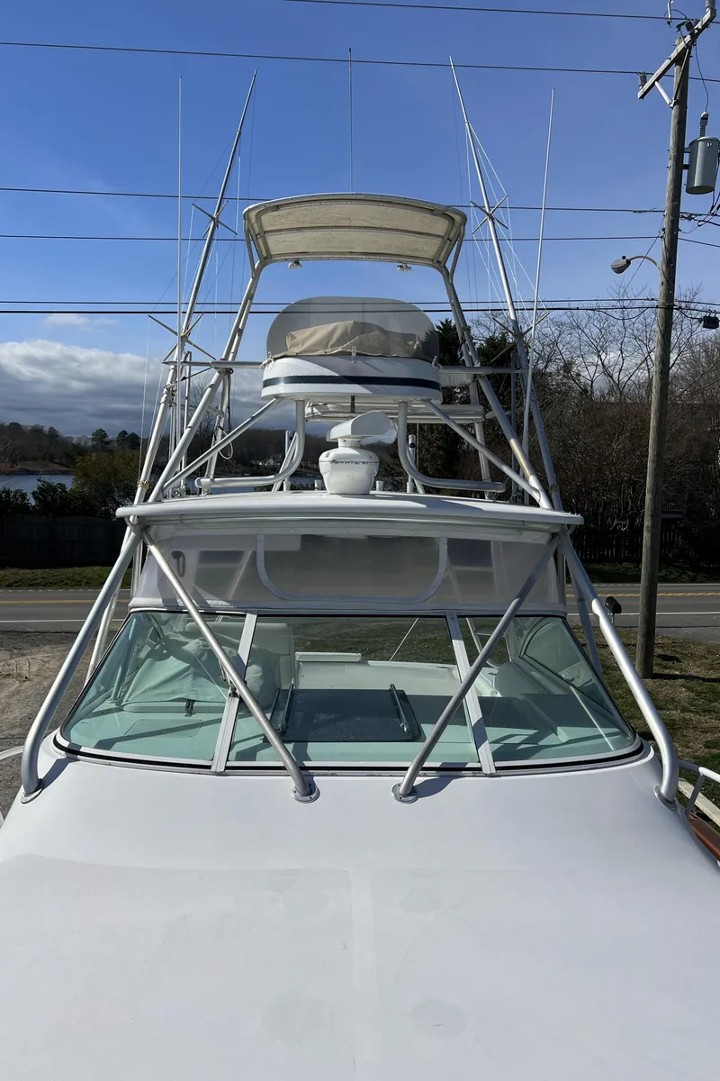 Slide: The Image of Bertram 30 Windshield - 24