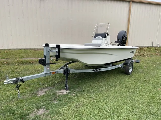 Slide: The Image of Mako MAKO PRO SKIFF 13 CC W/40HP 2024 - 2