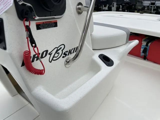 Slide: The Image of Mako MAKO PRO SKIFF 13 CC W/40HP 2024 - 29