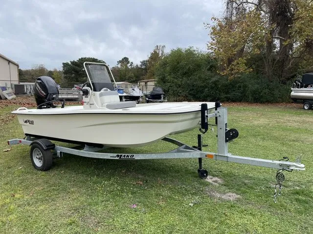 Slide: The Image of Mako MAKO PRO SKIFF 13 CC W/40HP 2024 - 4