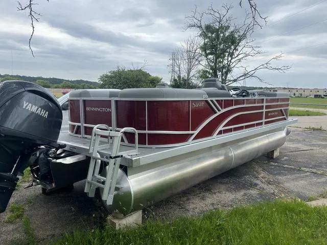 Slide: The Image of 2024 Bennington 22 SVSR pontoon boat with Yamaha 150 outboard motor. - 4