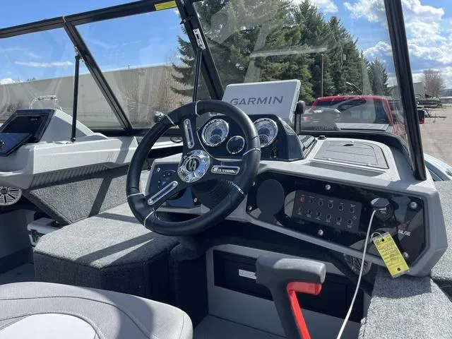 Slide: The Image of Smoker Craft Adventurer 188 DC 2024 - 12