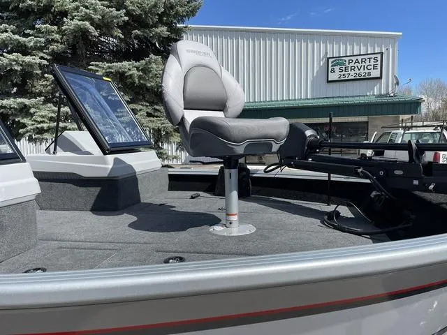 Slide: The Image of Smoker Craft Adventurer 188 DC 2024 - 15