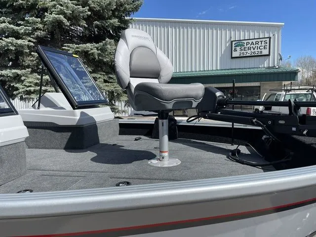 Slide: The Image of Smoker Craft Adventurer 188 DC 2024 - 16