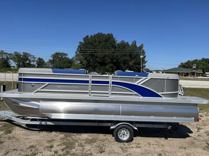 Slide: The Image of 2024 Bennington S 20 SSR pontoon boat on trailer, side view. - 4