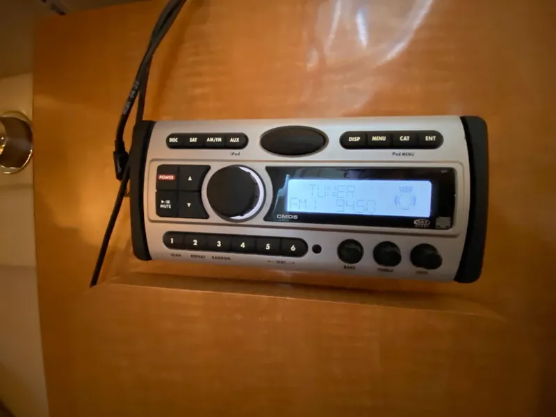 Slide: The Image of 2008 Larson Cabrio 240 boat stereo system with digital display and control buttons. - 20