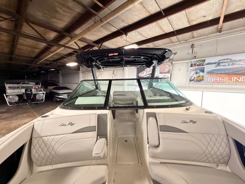 Slide: The Image of Sea Ray SLX 260 Surf 2024 - 52